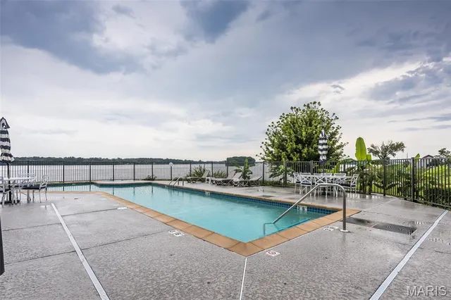 $490,000 | 805 Wind Rivers Drive, Unit B, Grafton, IL 62037