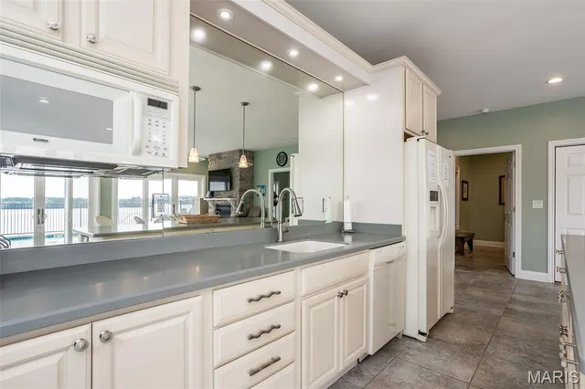 $490,000 | 805 Wind Rivers Drive, Unit B, Grafton, IL 62037