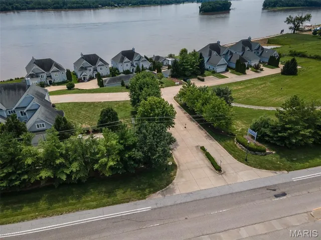 $490,000 | 805 Wind Rivers Drive, Unit B, Grafton, IL 62037