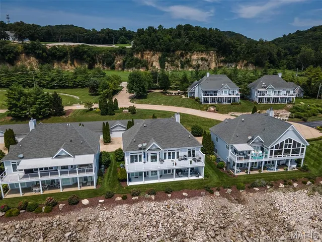 $490,000 | 805 Wind Rivers Drive, Unit B, Grafton, IL 62037