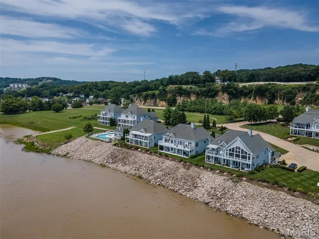 $490,000 | 805 Wind Rivers Drive, Unit B, Grafton, IL 62037