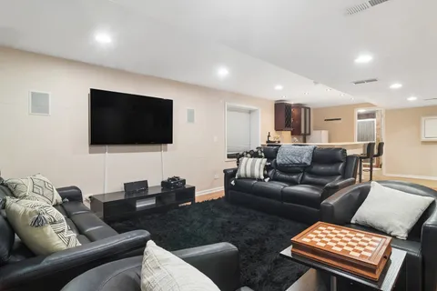 $829,000 | 2313 Avalon Drive, Buffalo Grove, IL 60089