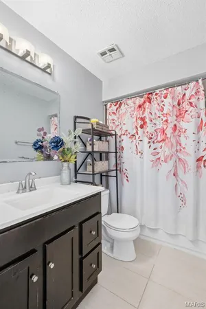 $220,000 | 14 Lantern Lane, Lake St. Louis, MO 63367