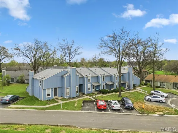 $220,000 | 14 Lantern Lane, Lake St. Louis, MO 63367