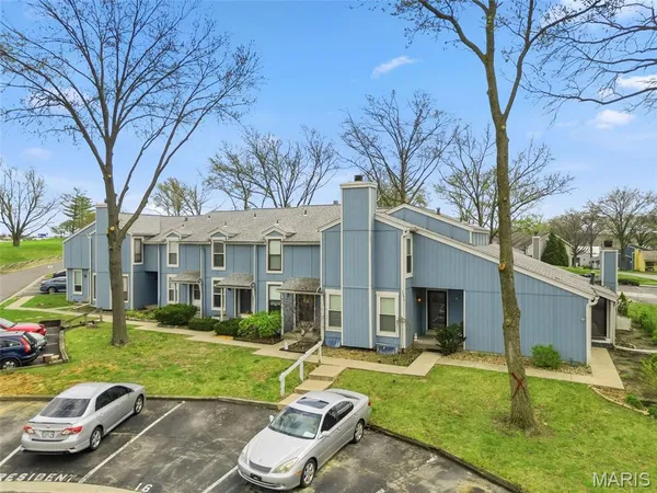 $220,000 | 14 Lantern Lane, Lake St. Louis, MO 63367