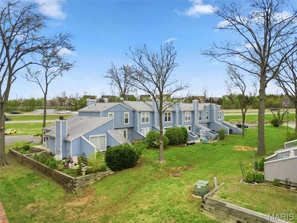 $220,000 | 14 Lantern Lane, Lake St. Louis, MO 63367