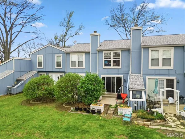 $220,000 | 14 Lantern Lane, Lake St. Louis, MO 63367