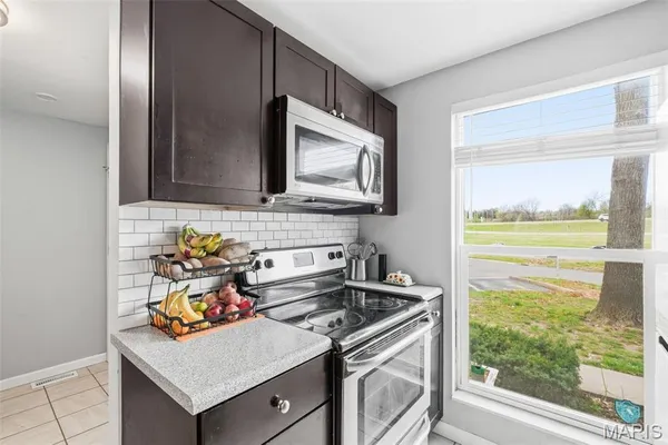 $220,000 | 14 Lantern Lane, Lake St. Louis, MO 63367