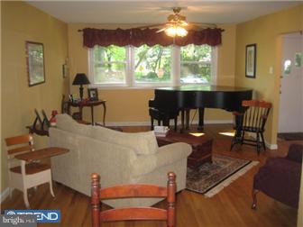 516 Salsbury Road Cherry Hill, NJ 08034 - Photo 2 of 12 Living Room