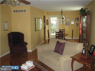 516 Salsbury Road Cherry Hill, NJ 08034 - Photo 3 of 12 Living Room