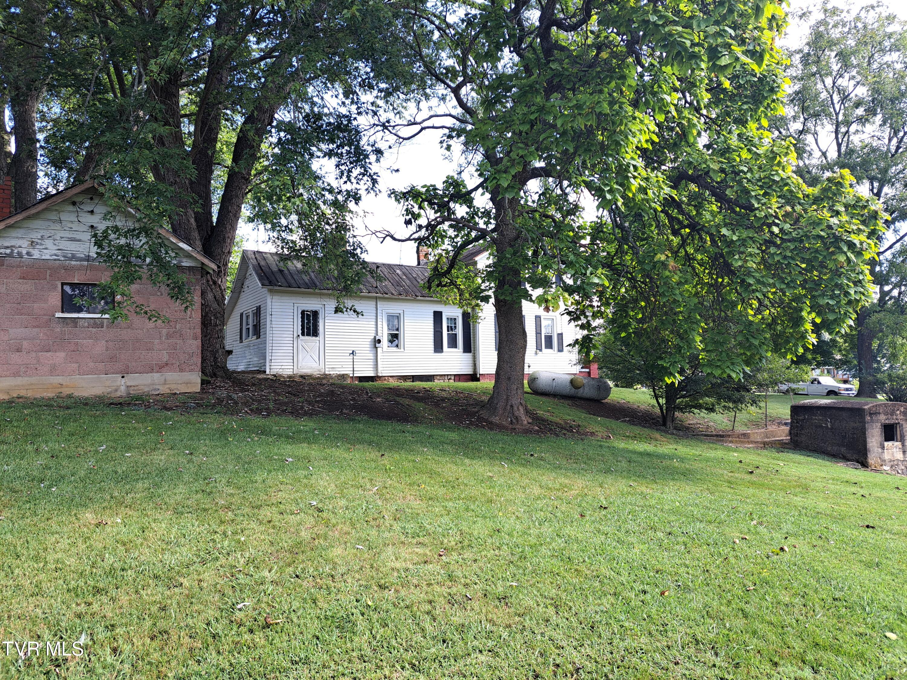1765 Stone Dam Road Chuckey, TN 37641 - Photo 5 of 33 September Transfer 327