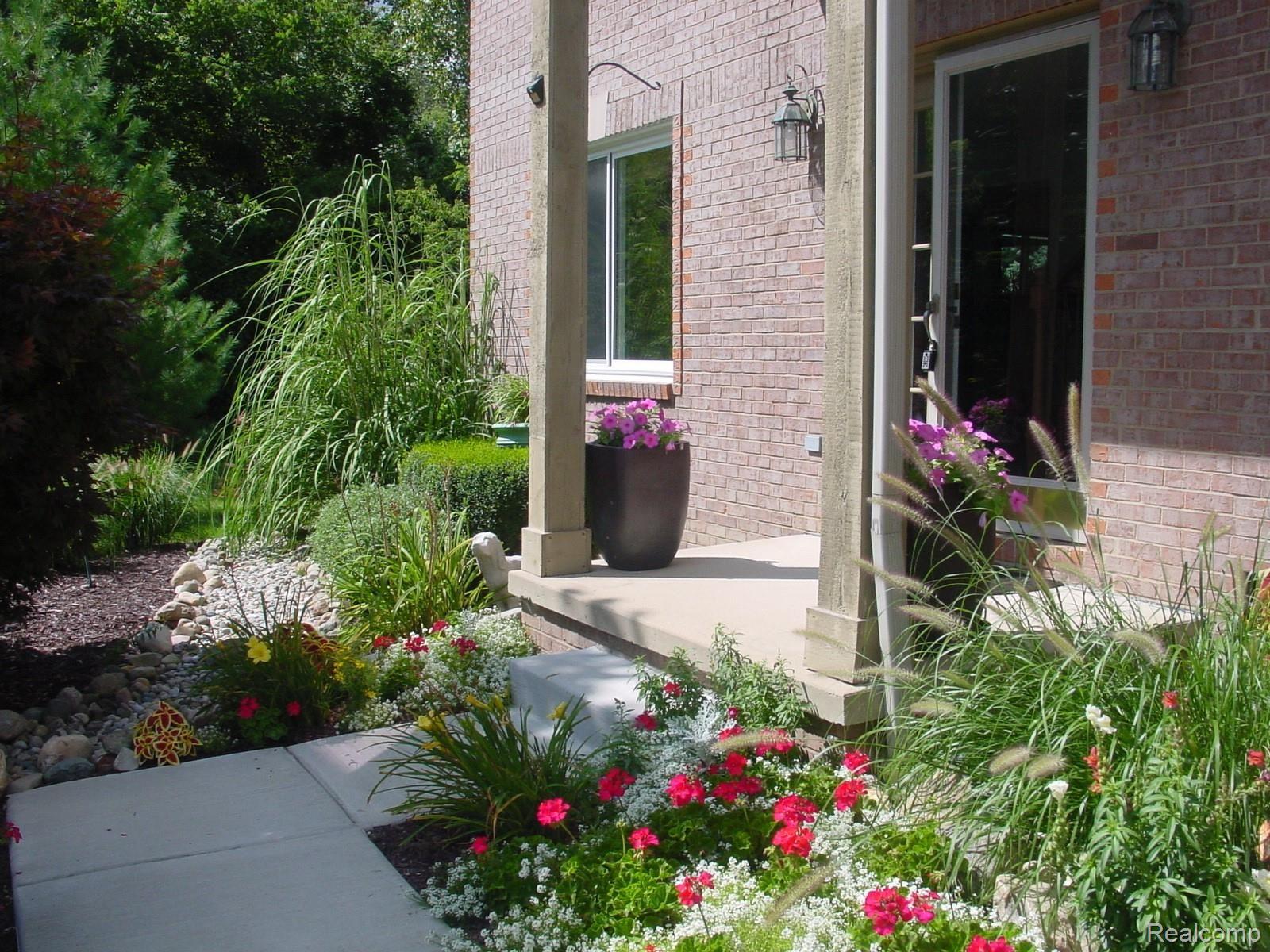130 Chestnut Ridge Walled Lake, MI 48390 - Photo 31 of 32 lovely landscape.JPG