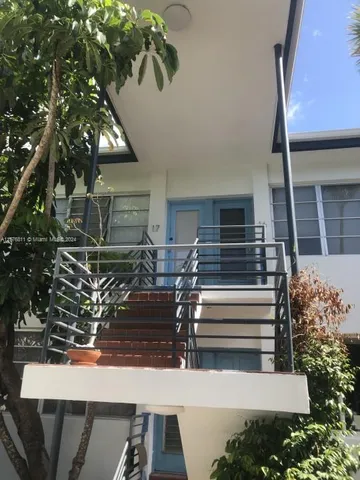 a view of entryway and hall