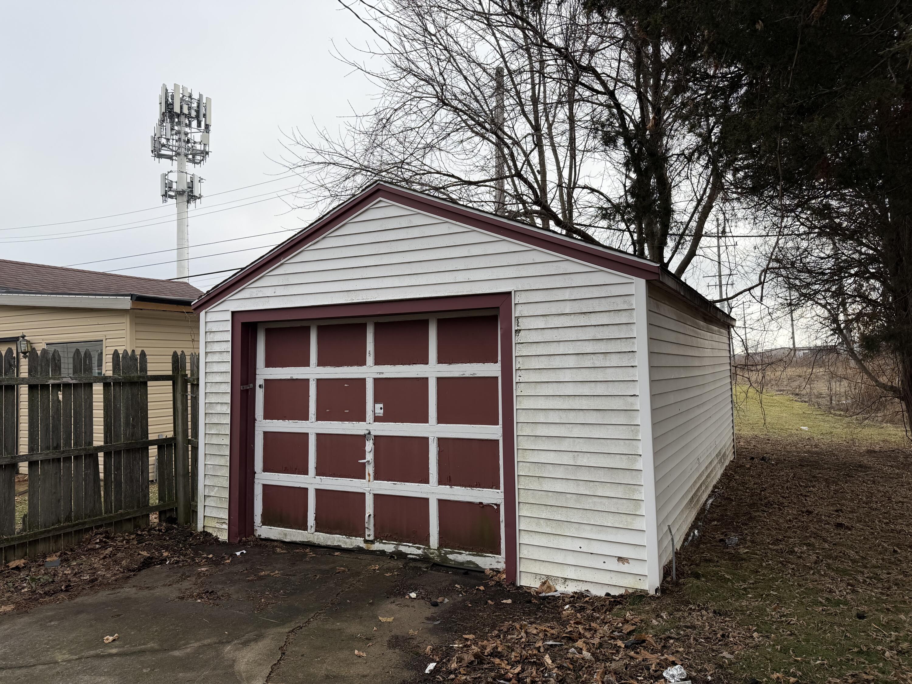 1549 Augusta Street Racine, WI 53402 - Photo 8 of 11 Garage