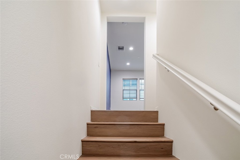 863 Iris Way, Unit B Azusa, CA 91702 - Photo 6 of 29 a view of entryway