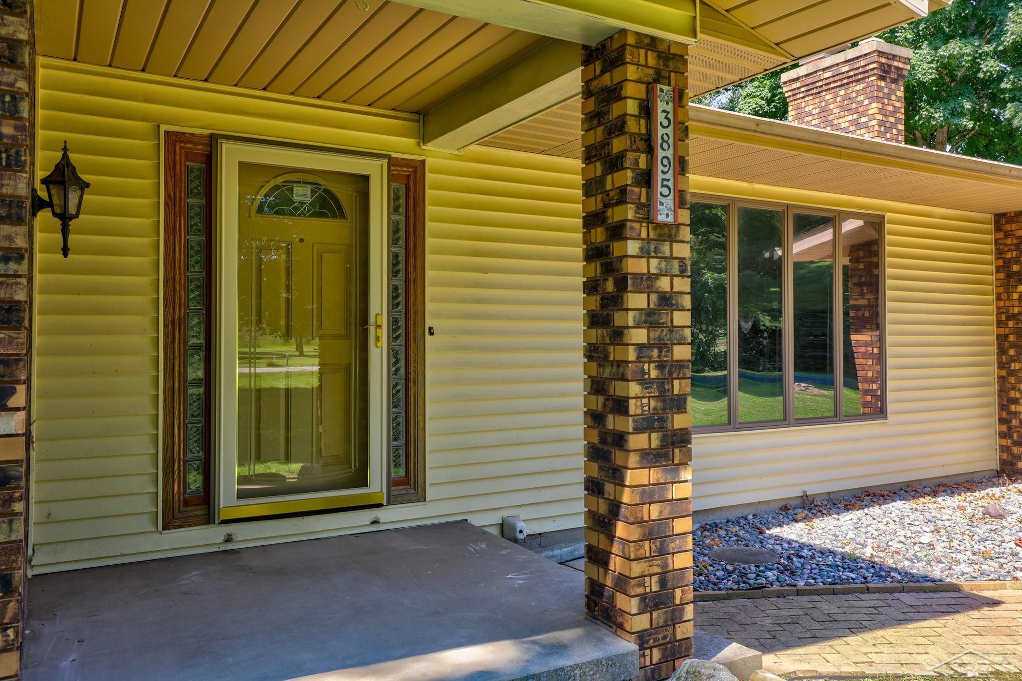 3895 Hackett Road Saginaw, MI 48603 - Photo 5 of 78 50087372-4.JPG