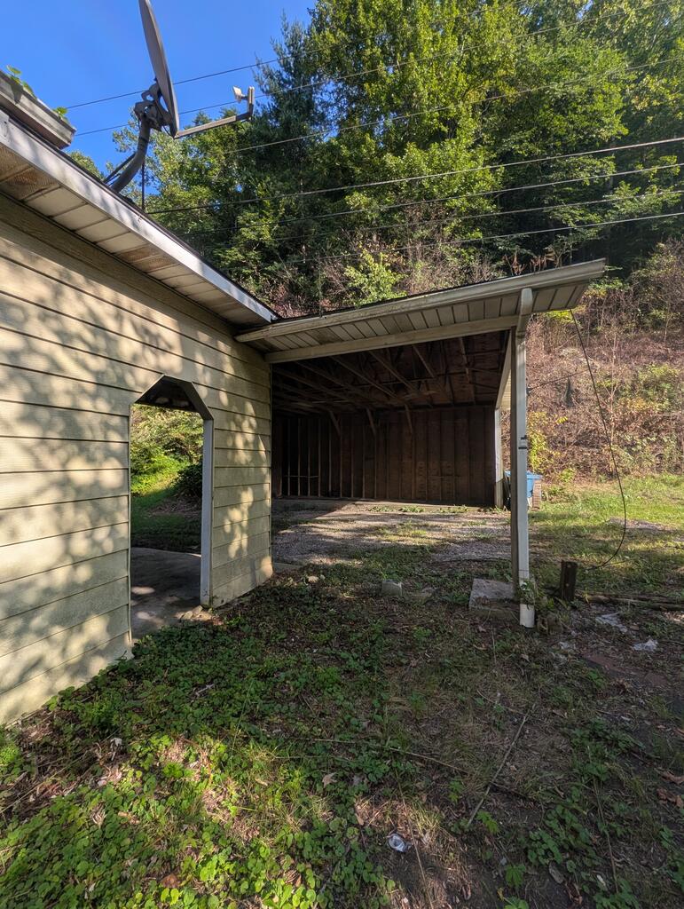 7118 Deskins Road Vansant, VA 24656 - Photo 13 of 15 Gallery Image 13