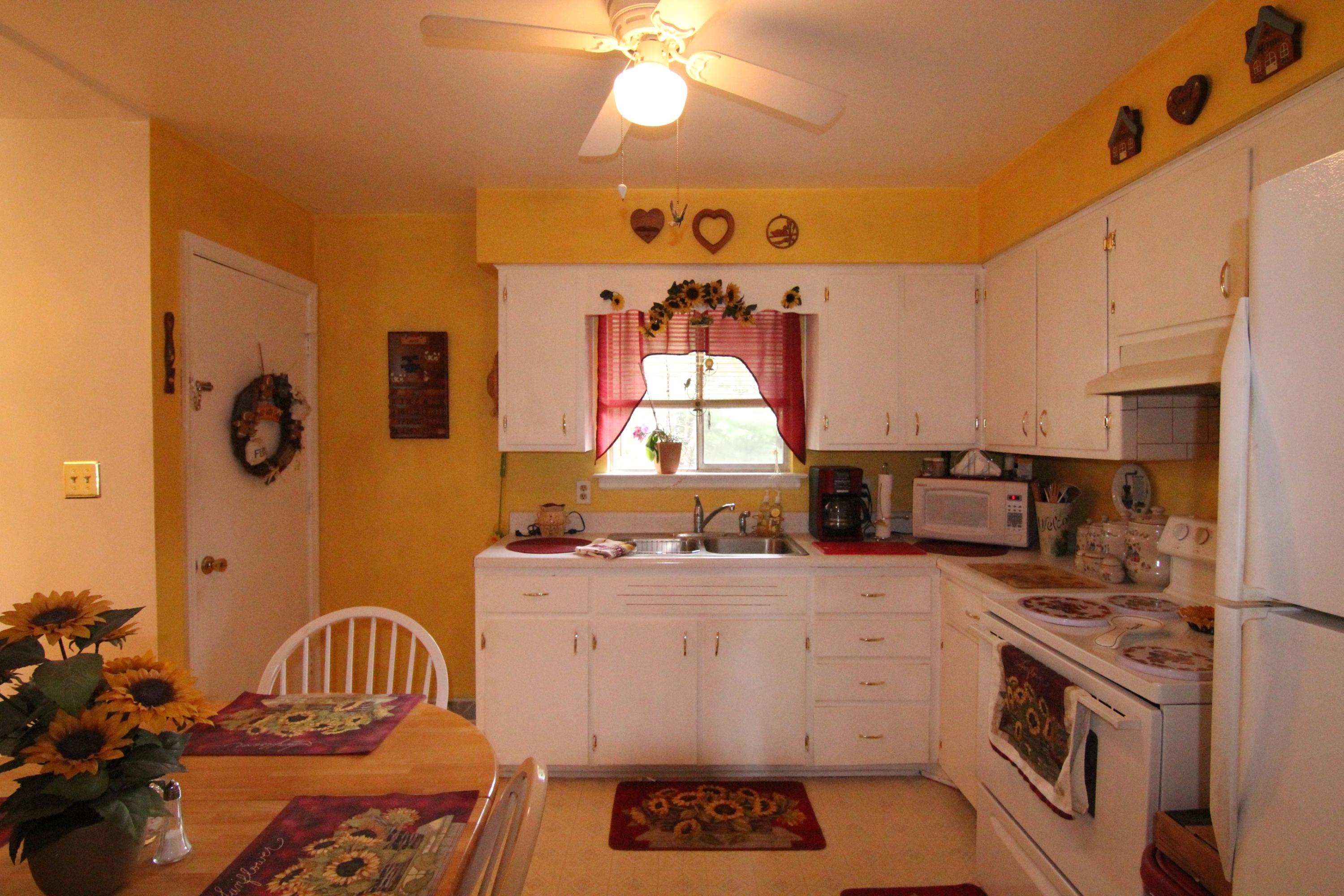 715 Ramada Road Vinton, VA 24179 - Photo 9 of 18 IMG_2366