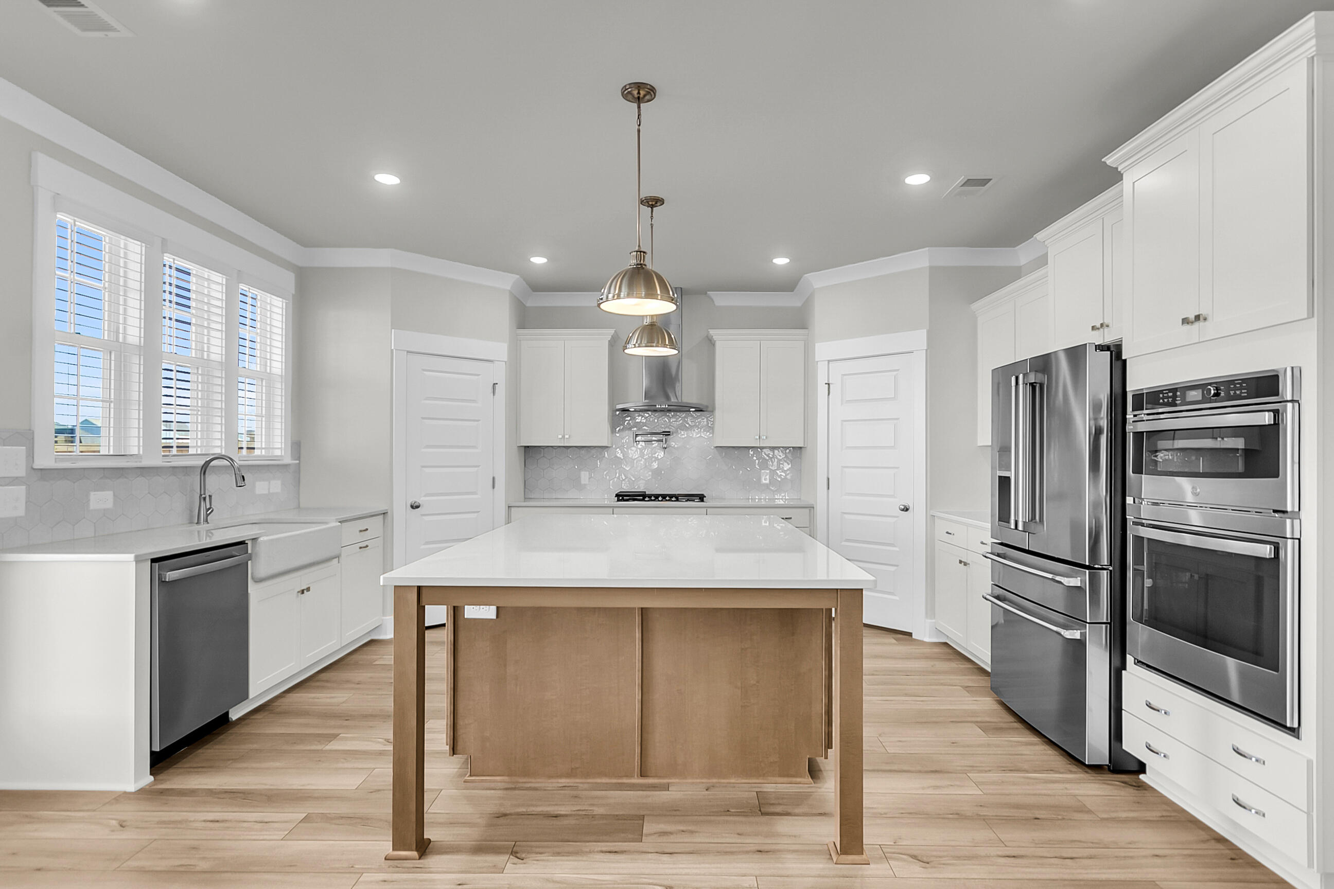 183 Grange Circle Summerville, SC 29486 - Photo 5 of 43 FMWeb04