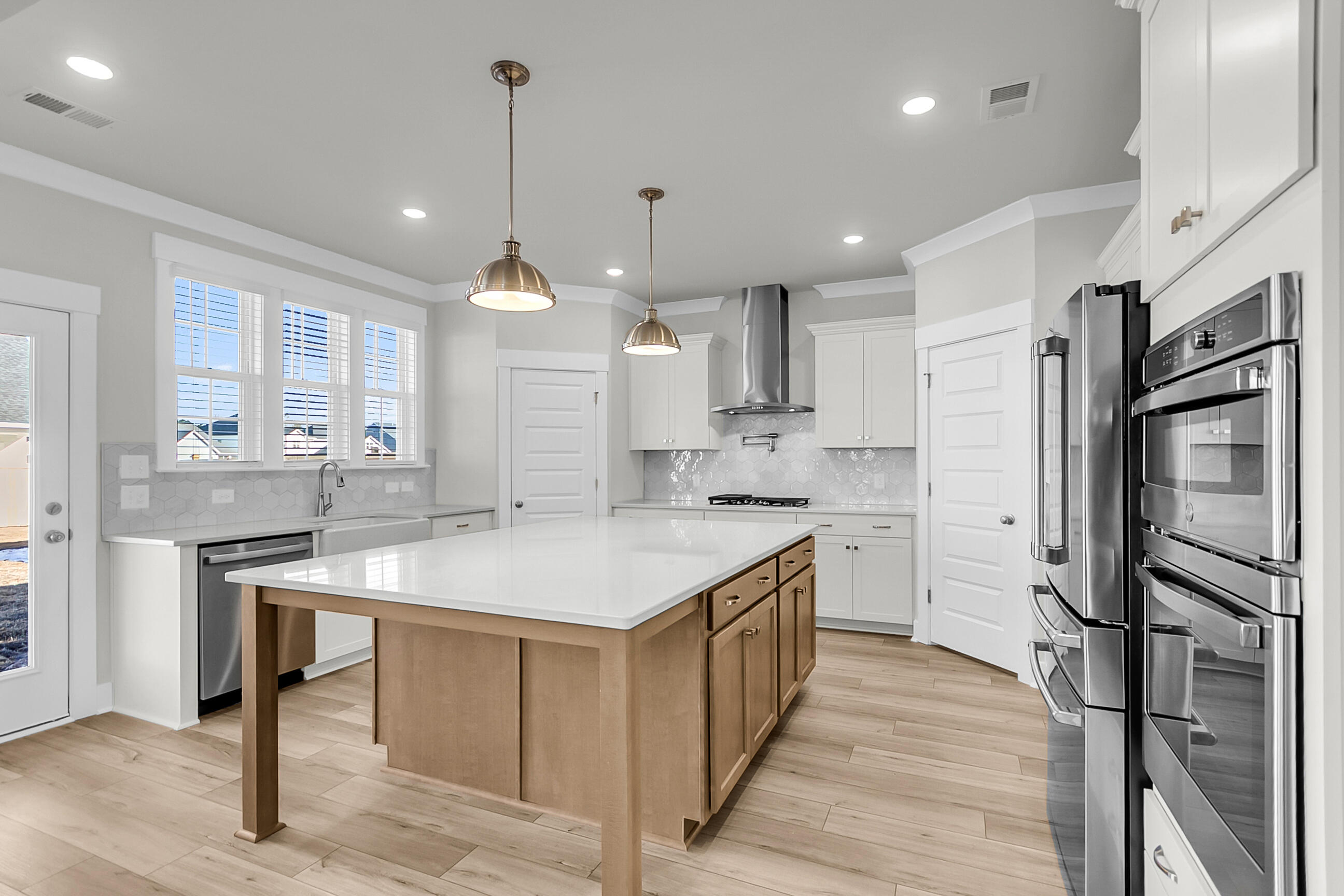 183 Grange Circle Summerville, SC 29486 - Photo 7 of 43 FMWeb06