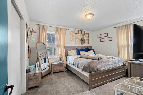 $295,000 | 11905 West 91st Terrace, Lenexa, KS 66215