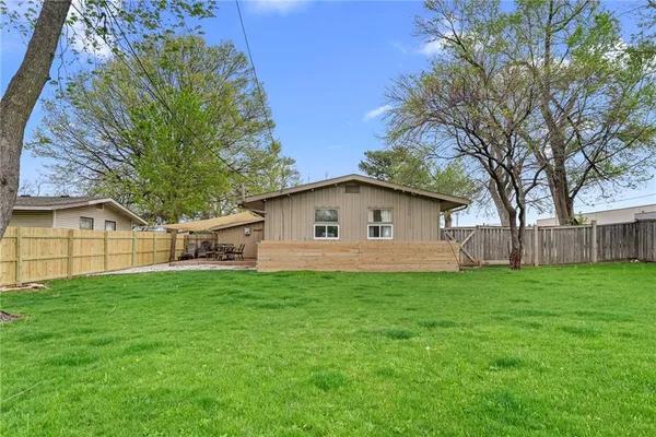$295,000 | 11905 West 91st Terrace, Lenexa, KS 66215