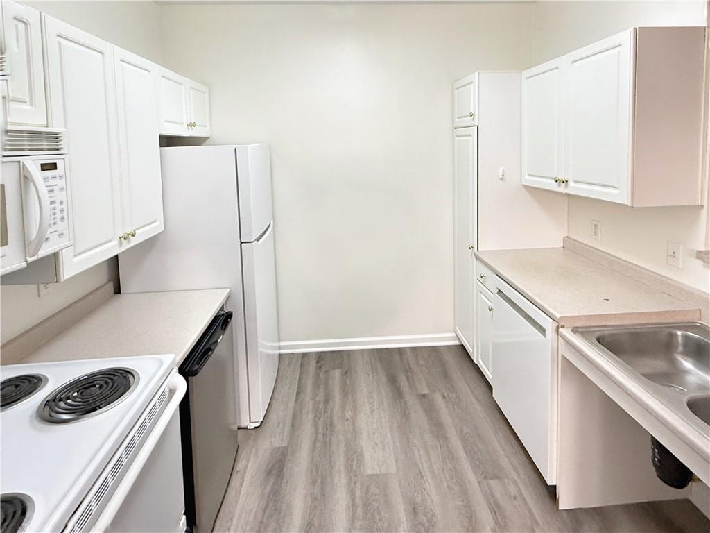 715 Stockton Ridge Cranberry Township, PA 16066 - Photo 9 of 27 a kitchen with a sink a stove and a refrigerator