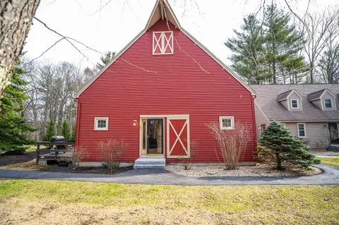 $319,000 | 25 Balmoral Drive, Stratham, NH 03885