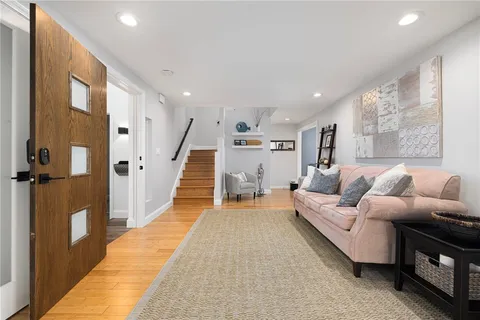 $2,295,000 | 5 Maloney Lane, Middletown, RI 02842