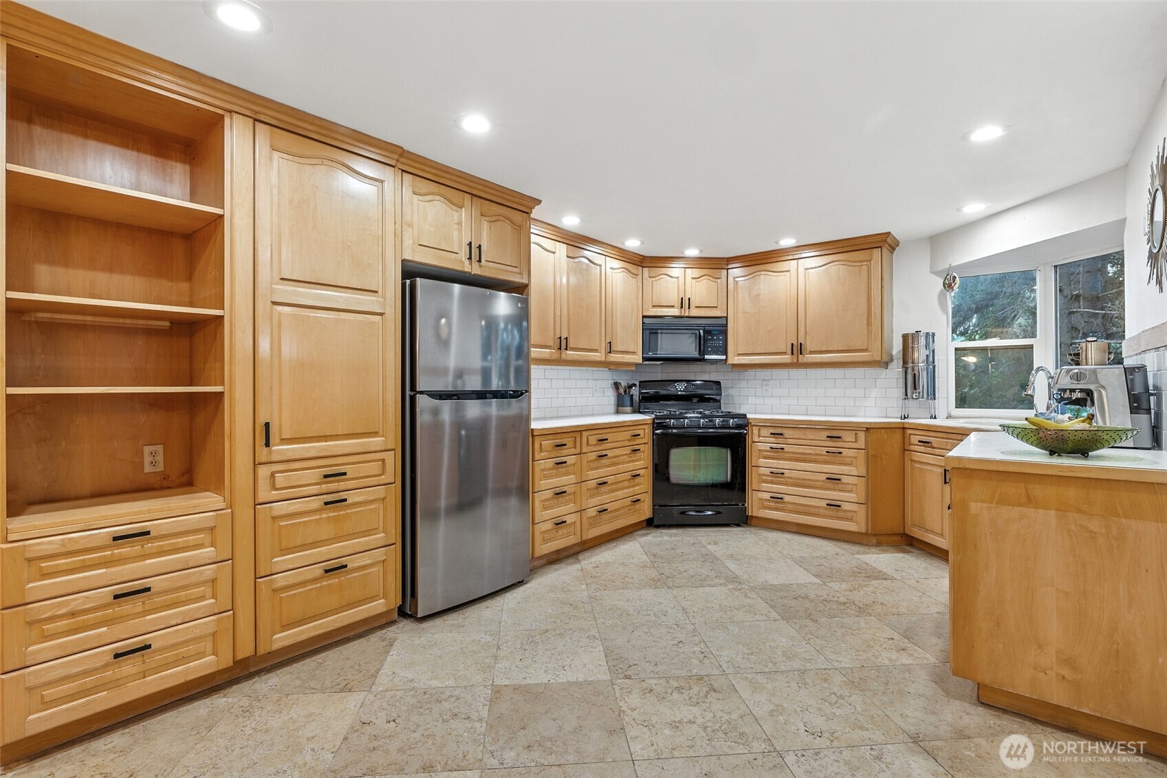 7119 Maxwelton Road Clinton, WA 98236 - Photo 11 of 37