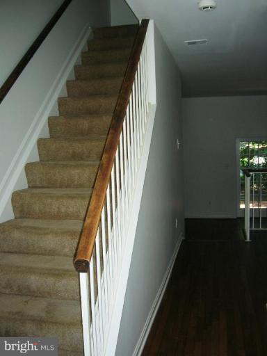 2123 Golf Course Drive Reston, VA 20191 - Photo 8 of 13 Entrance / Foyer