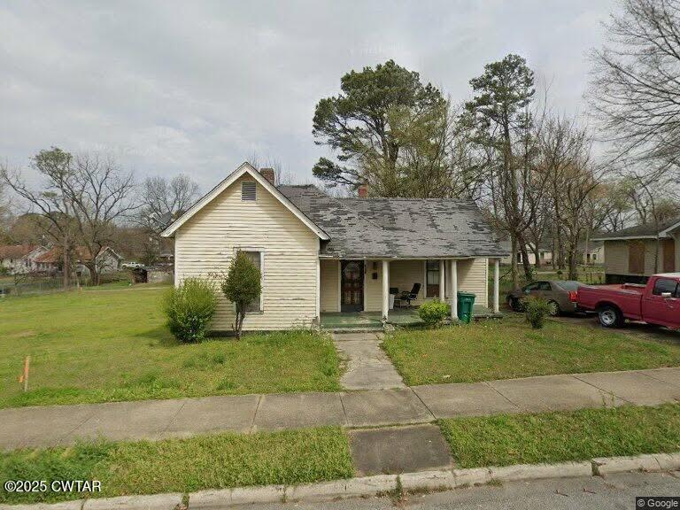 231 Jackson Street Jackson, TN 38301 - Photo 1 of 8 a view of a house with a yard