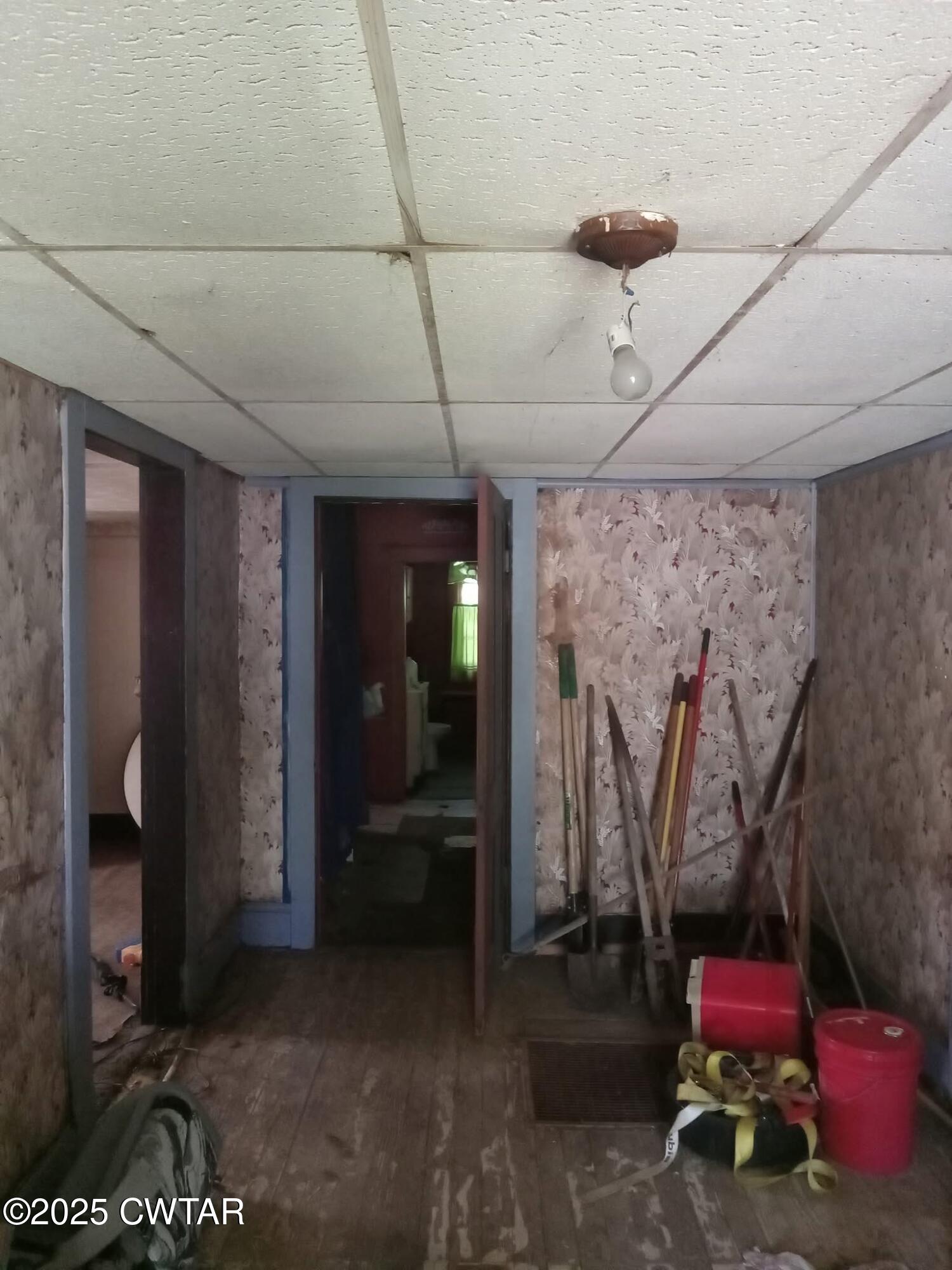 231 Jackson Street Jackson, TN 38301 - Photo 3 of 8 a view of a room with gym equipment