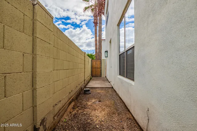 a view of a pathway along a building