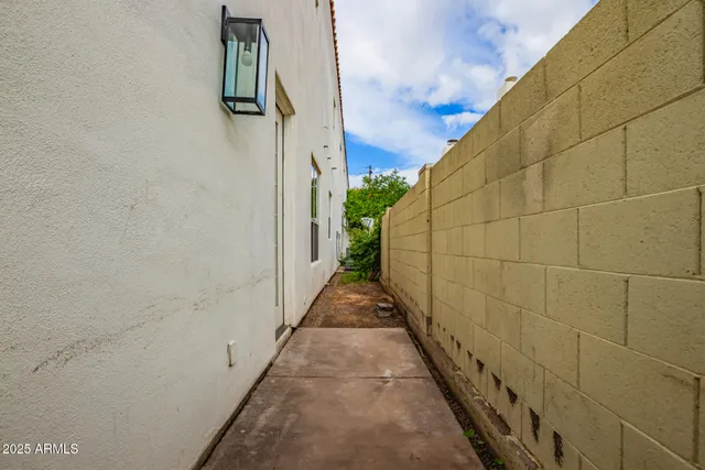 a view of a pathway both side of a building