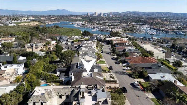 $6,598,000 | 520 Kings Road, Newport Beach, CA 92663