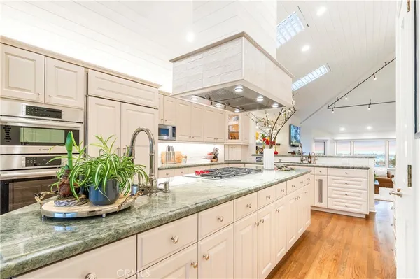 $6,598,000 | 520 Kings Road, Newport Beach, CA 92663