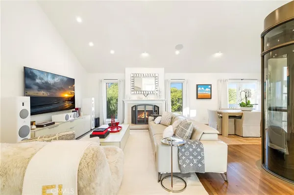 $6,598,000 | 520 Kings Road, Newport Beach, CA 92663