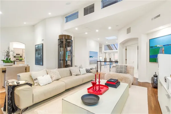 $6,598,000 | 520 Kings Road, Newport Beach, CA 92663