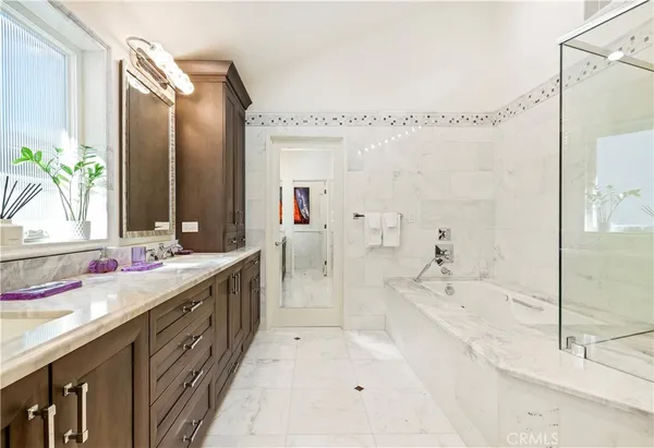 $6,598,000 | 520 Kings Road, Newport Beach, CA 92663