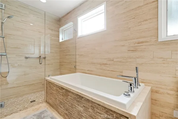$6,598,000 | 520 Kings Road, Newport Beach, CA 92663