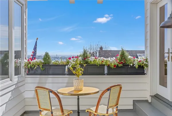 $6,598,000 | 520 Kings Road, Newport Beach, CA 92663