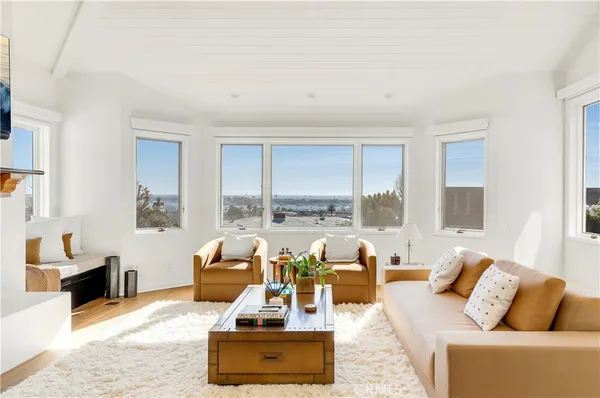 $6,598,000 | 520 Kings Road, Newport Beach, CA 92663