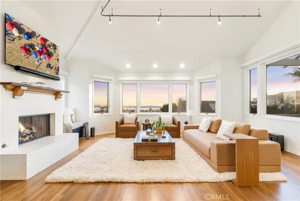 $6,598,000 | 520 Kings Road, Newport Beach, CA 92663