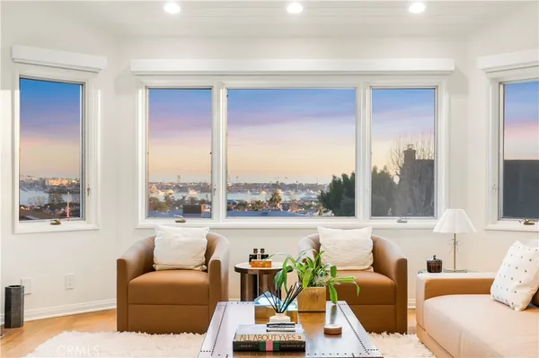 $6,598,000 | 520 Kings Road, Newport Beach, CA 92663
