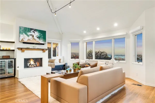 $6,598,000 | 520 Kings Road, Newport Beach, CA 92663