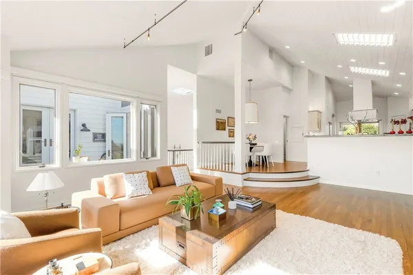 $6,598,000 | 520 Kings Road, Newport Beach, CA 92663