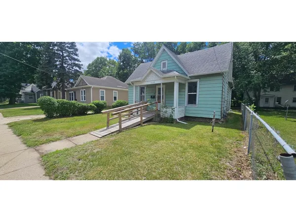 $114,900 | 1130 6th Street, Beloit, WI 53511