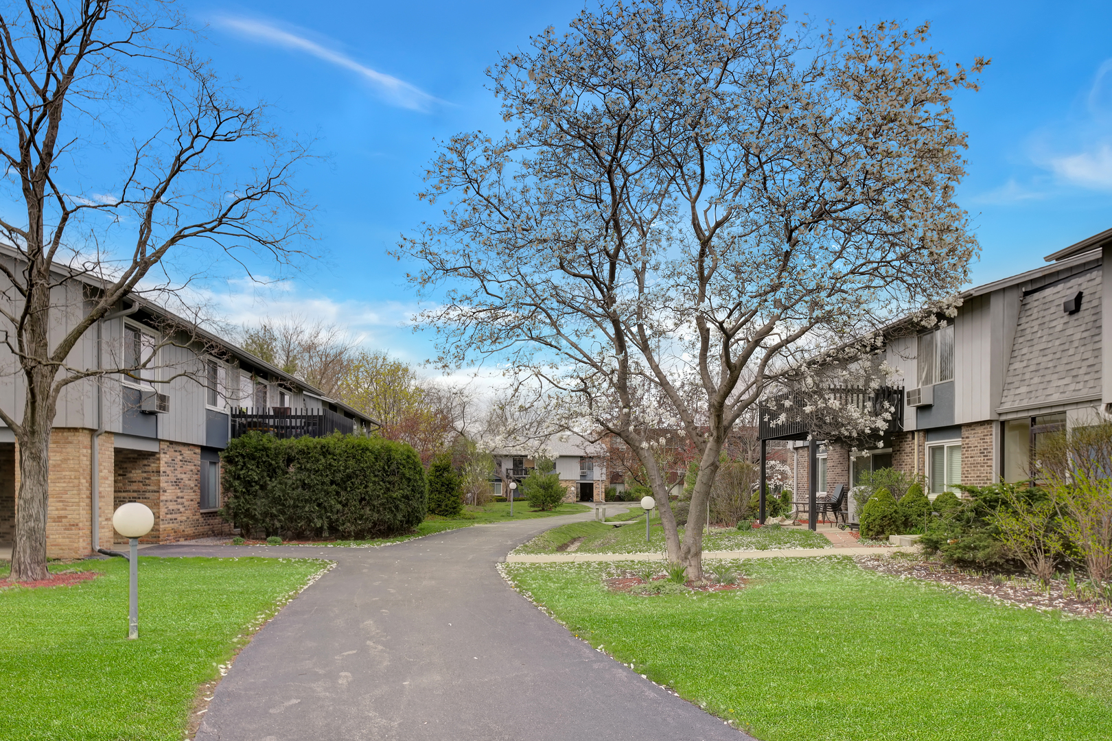 950 East Old Willow Road, Unit 102 Prospect Heights, IL 60070 - Photo 23 of 27 a garden view with a seating space