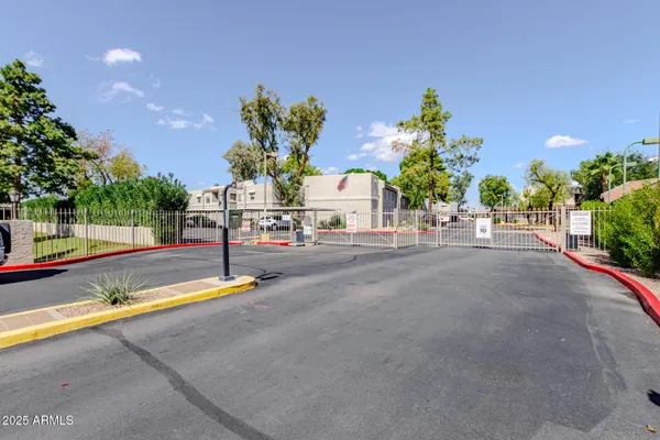 $248,900 | 4554 East Paradise Village Parkway North, Unit 249, Phoenix, AZ 85032